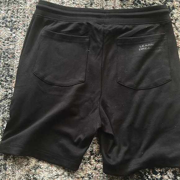 ALPHALETE Short with pockets - Picture 2 of 3